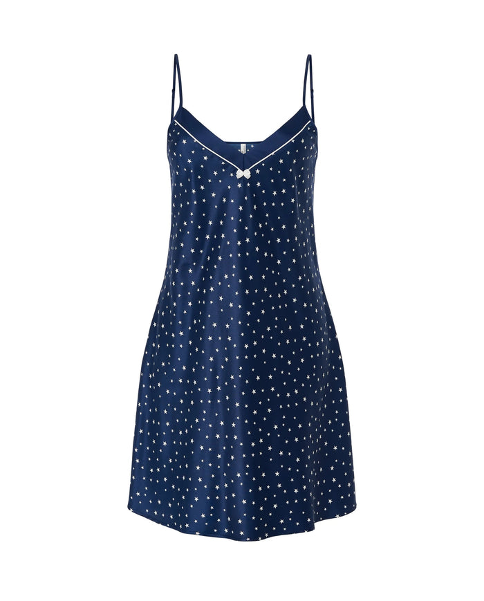 Camisón de raso para mujer con estampado de estrellas y tirantes ajustables, estilo bodegón sofisticado.