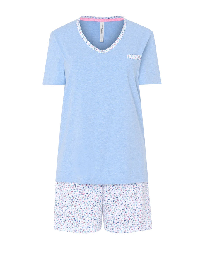 Pijama corto de mujer Lohe, top tejido vigoré, cuello pico, manga corta y pantalón corto tejido estampado flores.