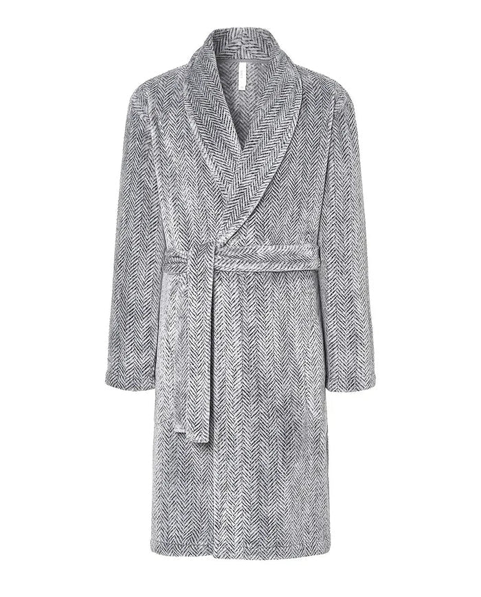 Elegante bata gris de espiga con cuello smoking, mangas largas y cinturón de anudar