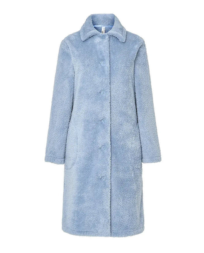 Elegante bata larga de rizo en azul acero con cuello y botones delanteros, perfecto para el invierno.