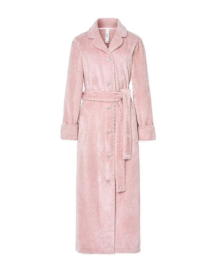 Bata  larga de mujer tejido Jacquard rosa palo, estilo clásico con solapa, botones, bolsillos laterales, cinturón, manga larga con vueltas en los puños.