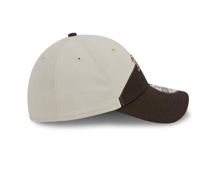 Cleveland Browns New Era 2023 Historic Sideline 39THIRTY Flex Hat - Cream/Brown