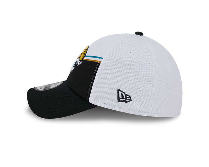 Jacksonville Jaguars New Era 2023 Sideline 39THIRTY Flex Hat - White/Black