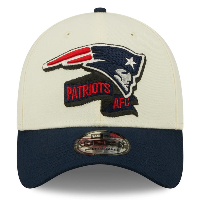 New England Patriots 2022 Sideline New Era Cream/Navy - 39THIRTY 2-Tone Flex Hat