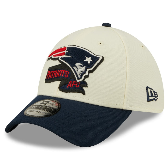 New England Patriots 2022 Sideline New Era Cream/Navy - 39THIRTY 2-Tone Flex Hat