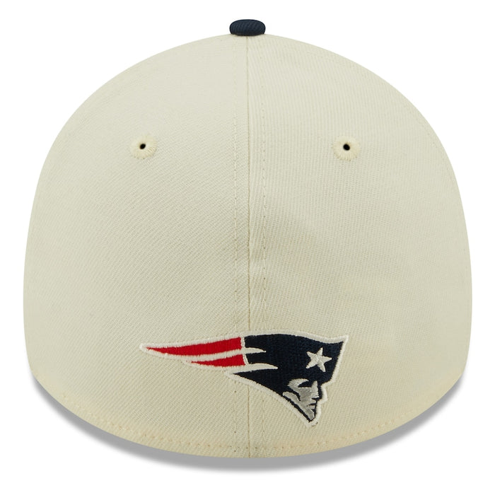 New England Patriots 2022 Sideline New Era Cream/Navy - 39THIRTY 2-Tone Flex Hat