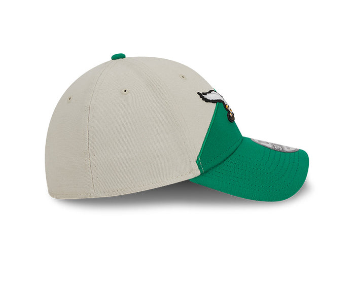 Philadelphia Eagles New Era 2023 Historic Sideline 39THIRTY Flex Hat - Cream/Green
