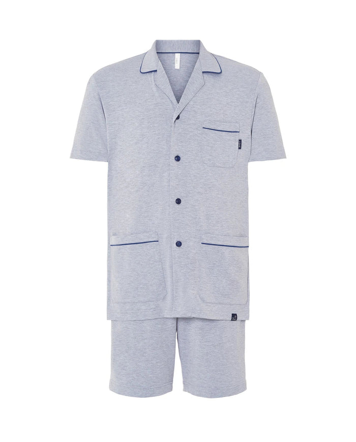 Pijama corto de hombre modal gris abierto con botones, manga corta, bolsillos plastón delanteros y detalles de vivo
