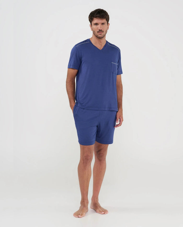 Hombre con pijama corto de verano modal azul de manga corta, cuello pico y pantalón corto