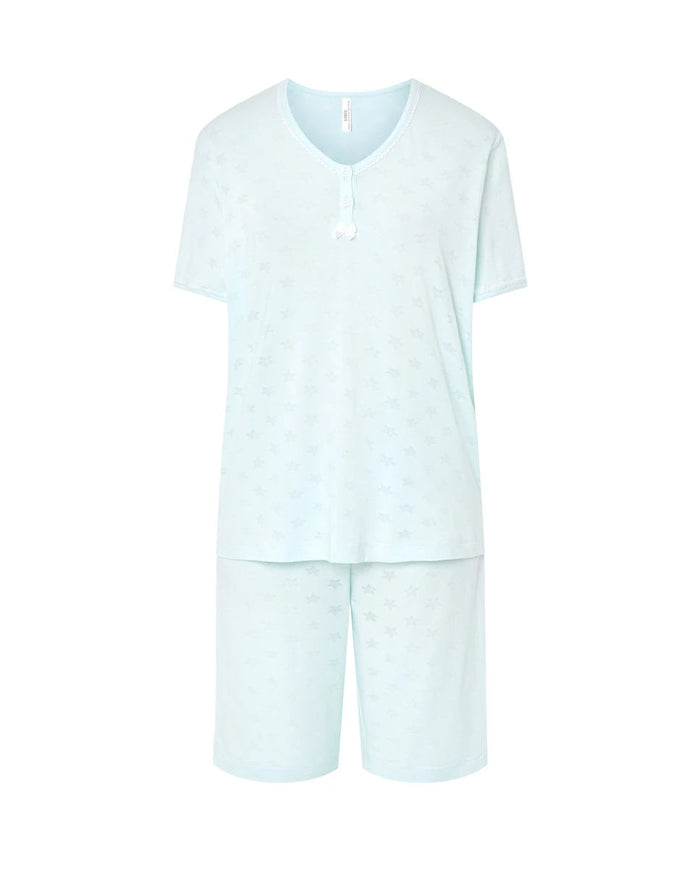 Pijama de mujer manga corta de punto verde, cuello pico con botones y diseño desagujado de estrellitas