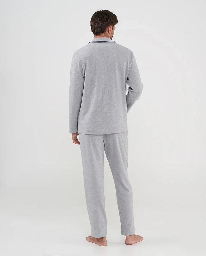 Vista detalle de chaquetilla de pijama de caballero melange rayas azules con cuello  en pico