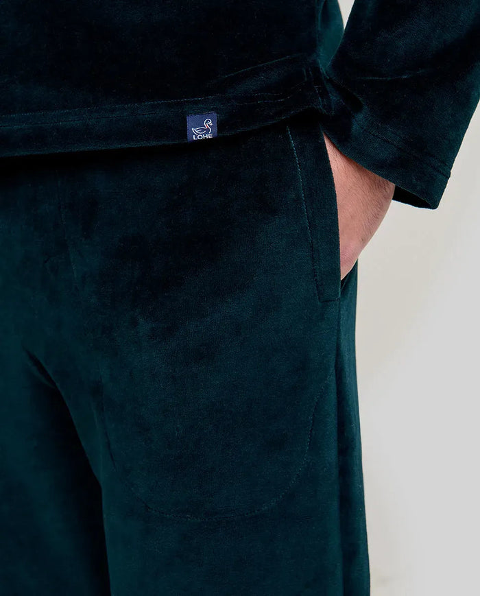 Detalle de chaquetilla de pijama de hombre de manga larga para invierno  terciopelo verde