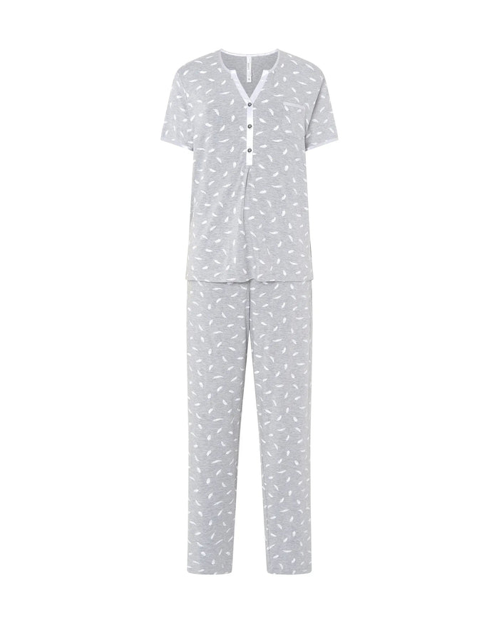 Pijama largo de mujer Lohe, vigoré gris estampado plumas, cuello abierto pata de raso y botones, pantalón largo