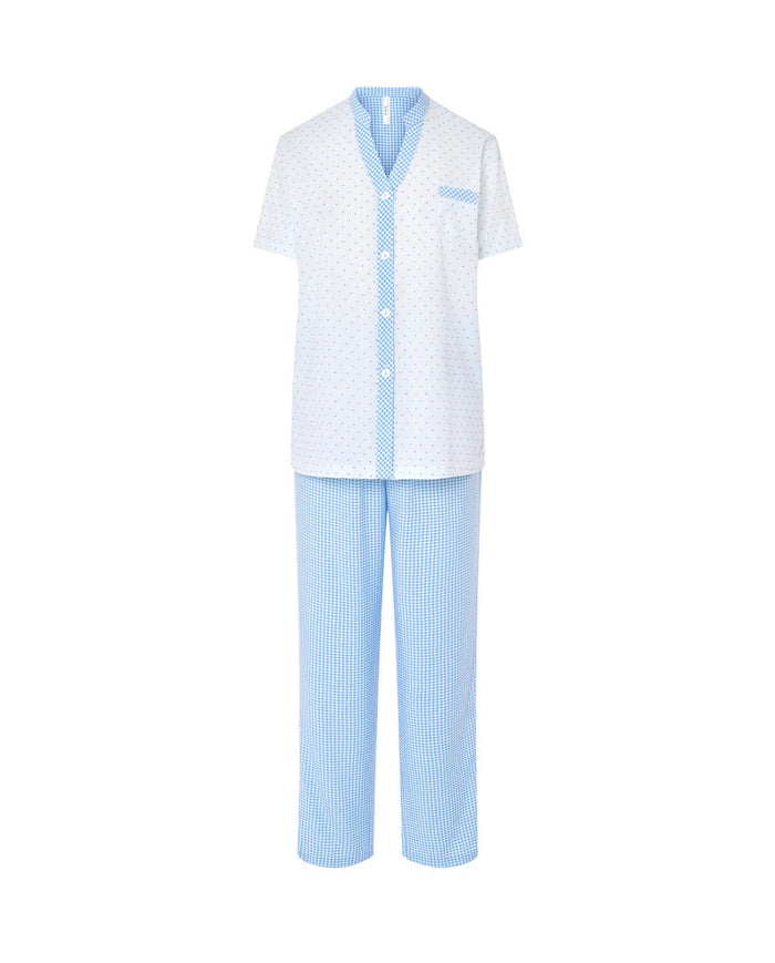 Pijama largo de mujer, top abierto de manga corta blanco plumeti celeste, abotonado y pantalón de cuadritos celeste.