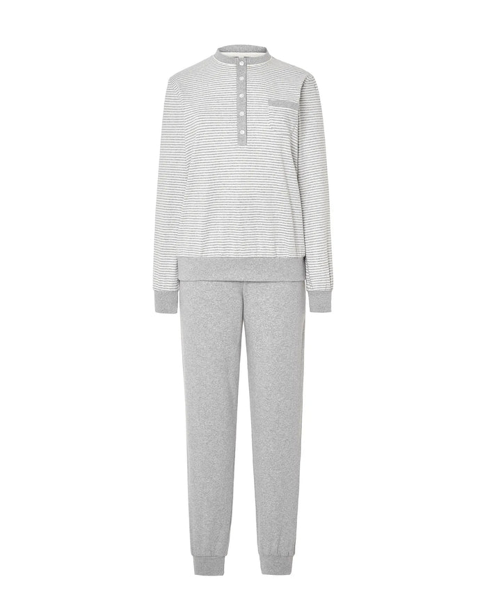 Pijama de mujer gris top a rayas de escote redondo con botones, puños elásticos, manga larga y pantalón largo en vigoré a juego.
