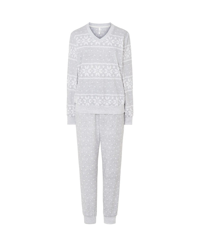 Pijama Lohe de mujer estampado en estrellas de nieve, cuello pico, manga larga con puños y pantalón largo con puños.