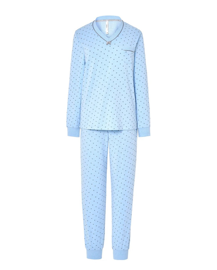 Pijama corto de mujer gris vigoré, top de rayas de manga corta con bies rosa y cuello en pico y bolsillo decorativo . Pantalón corto gris vigoré ajustable con cinta de raso.