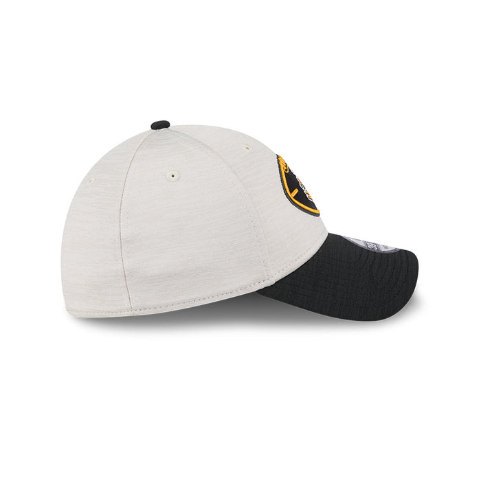 Pittsburgh Steelers New Era 2024 Sideline Historic 39THIRTY Flex Hat - Stone / Black