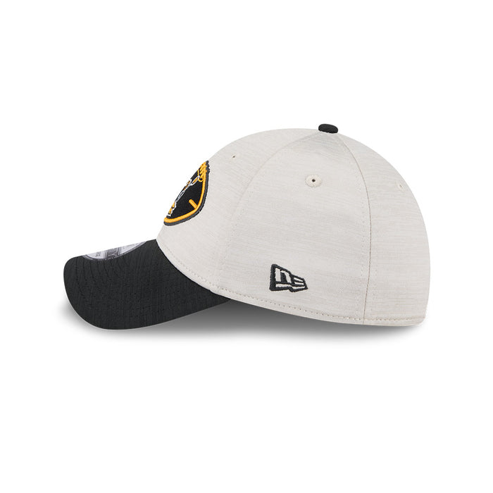 Pittsburgh Steelers New Era 2024 Sideline Historic 39THIRTY Flex Hat - Stone / Black