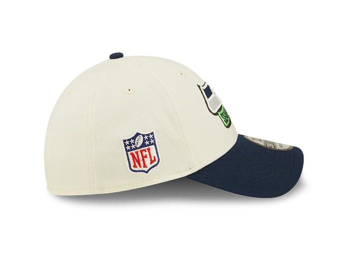 Seattle Seahawks 2022 Sideline New Era Cream/Navy - 39THIRTY 2-Tone Flex Hat
