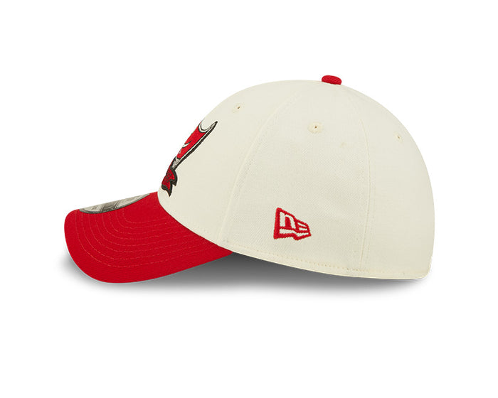 Tampa Bay Buccaneers 2022 Sideline New Era Cream/Red - 39THIRTY 2-Tone Flex Hat