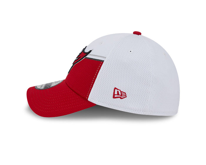 Tampa Bay Buccaneers New Era 2023 Sideline 39THIRTY Flex Hat - White/Red