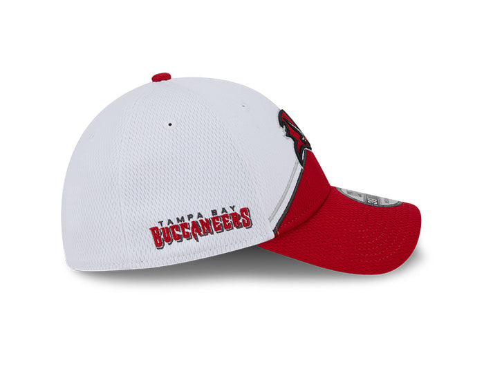 Tampa Bay Buccaneers New Era 2023 Sideline 39THIRTY Flex Hat - White/Red